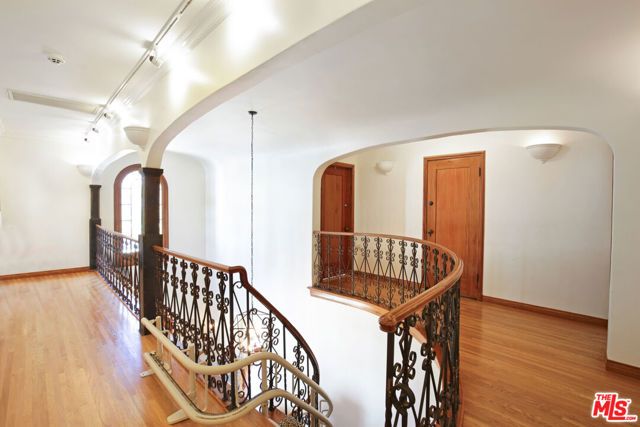6538 Cahuenga Terrace, Los Angeles, CA 90068