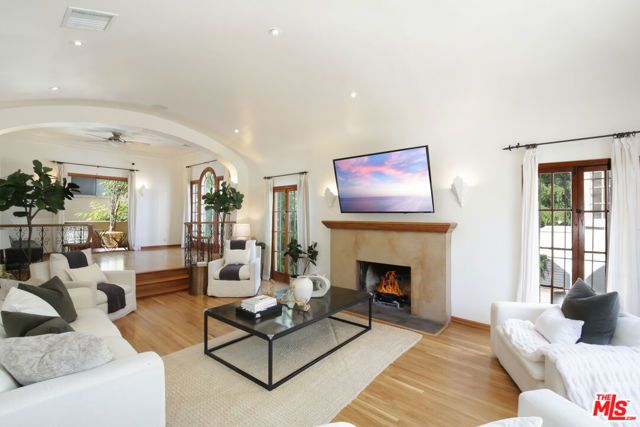 6538 Cahuenga Terrace, Los Angeles, CA 90068
