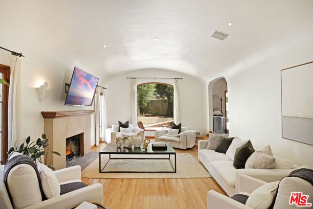 6538 Cahuenga Terrace, Los Angeles, CA 90068