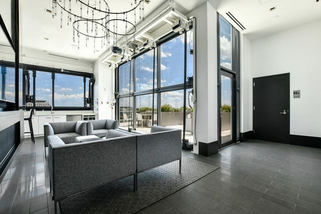 40 Traveler St 510, Boston, MA 02118