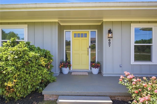607 W Quincy Road, Seneca, SC 29678