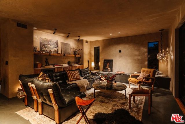 225 Powderhorn Ranch Road, Topanga, CA 90290