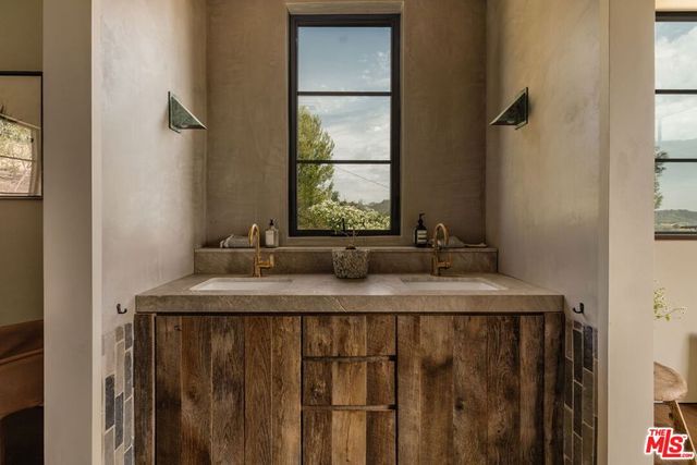 225 Powderhorn Ranch Road, Topanga, CA 90290