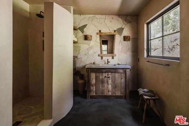 225 Powderhorn Ranch Road, Topanga, CA 90290