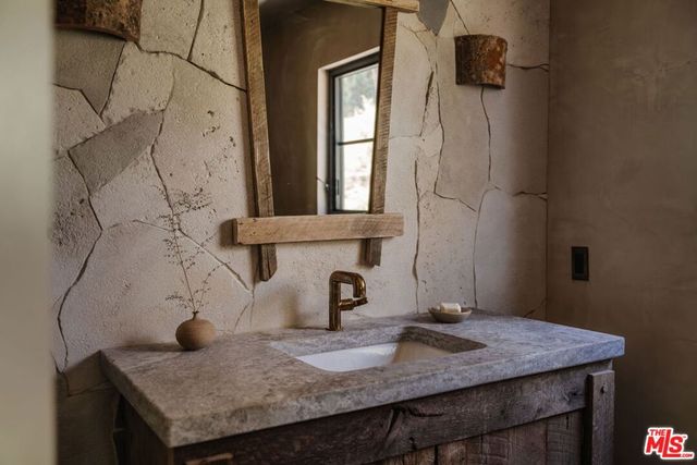 225 Powderhorn Ranch Road, Topanga, CA 90290