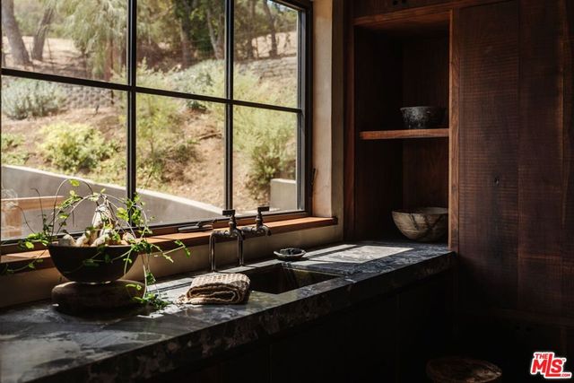 225 Powderhorn Ranch Road, Topanga, CA 90290