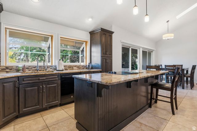 4129 W DONIBRISTLE CIR, South Jordan, UT 84009