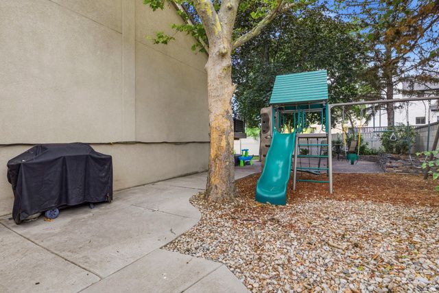 4129 W DONIBRISTLE CIR, South Jordan, UT 84009