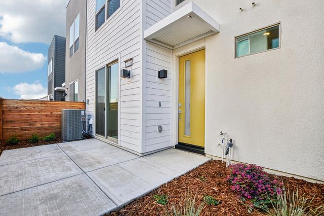 2048 Odin Walk, Sacramento, CA 95835