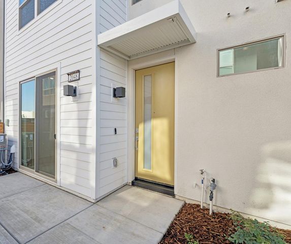 2048 Odin Walk, Sacramento, CA 95835