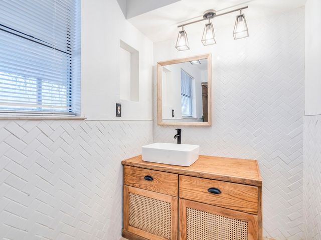 5628 Pinon Vista DR, Austin, TX 78724