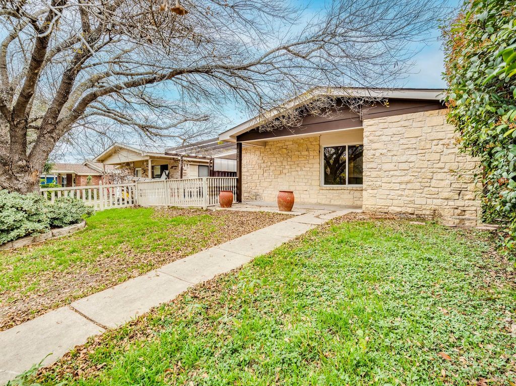 5628 Pinon Vista DR, Austin, TX 78724