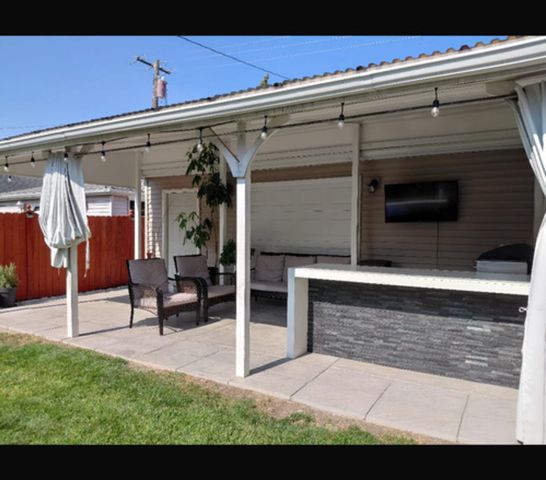 5026 S Lockwood Avenue, Chicago, IL 60638
