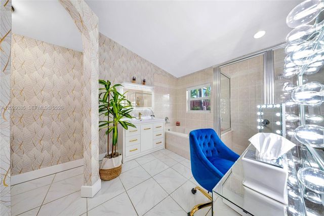 19641 NW 88th Avenue, Hialeah, FL 33018