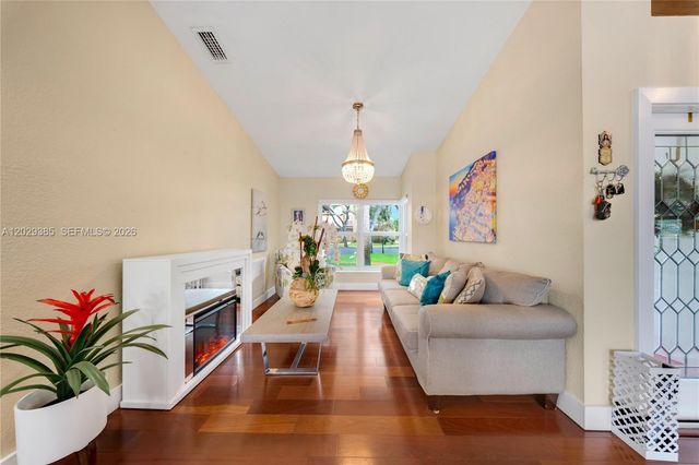 19641 NW 88th Avenue, Hialeah, FL 33018