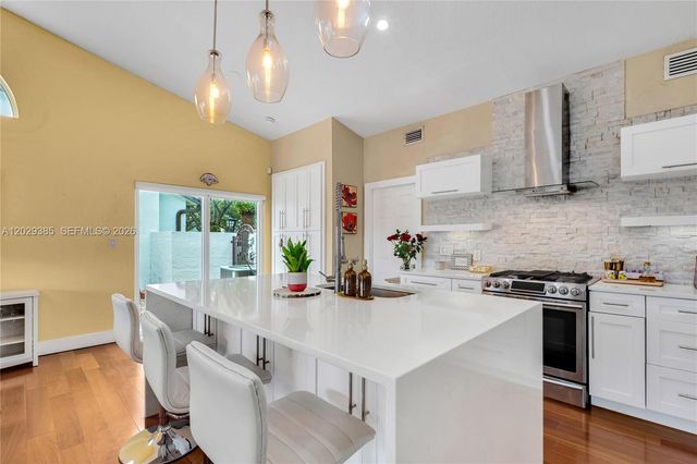19641 NW 88th Avenue, Hialeah, FL 33018
