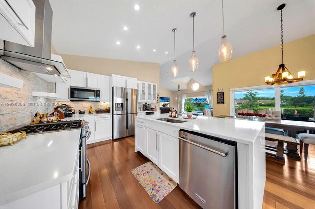 19641 NW 88th Avenue, Hialeah, FL 33018