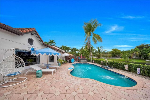 19641 NW 88th Avenue, Hialeah, FL 33018