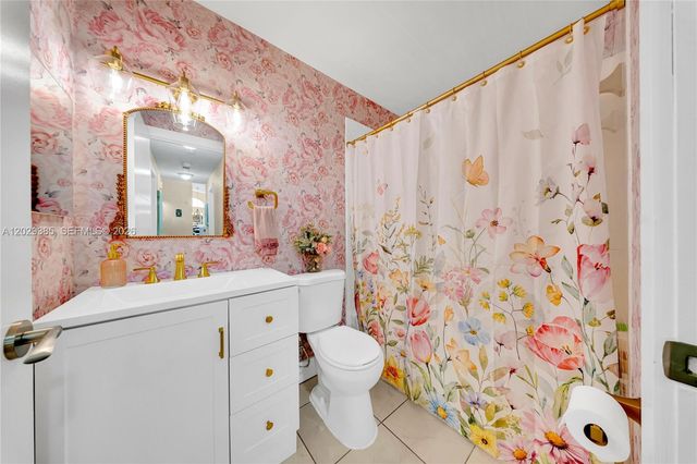 19641 NW 88th Avenue, Hialeah, FL 33018