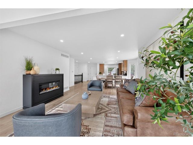 8943 Greenspointe Ln, Highlands Ranch, CO 80130