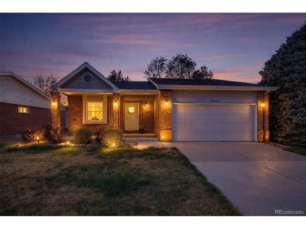 8943 Greenspointe Ln, Highlands Ranch, CO 80130