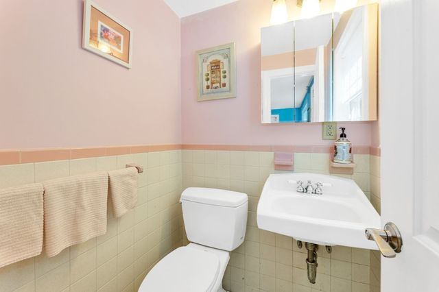 37 Leominster Rd 37, Dedham, MA 02026