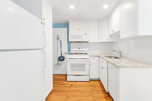 37 Leominster Rd 37, Dedham, MA 02026