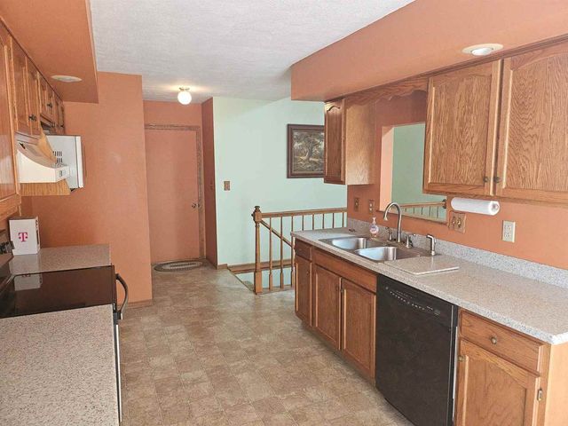 108 SEQUOYAH Court, Poplar Grove, IL 61065