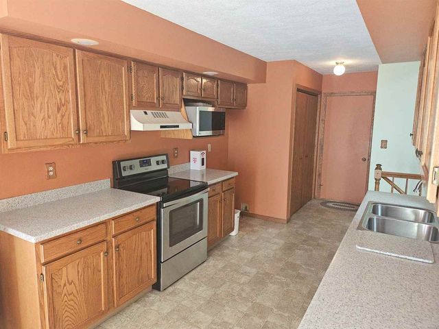 108 SEQUOYAH Court, Poplar Grove, IL 61065