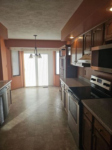 108 SEQUOYAH Court, Poplar Grove, IL 61065