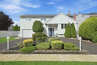 2872 Bayview Avenue, Wantagh, NY 11793