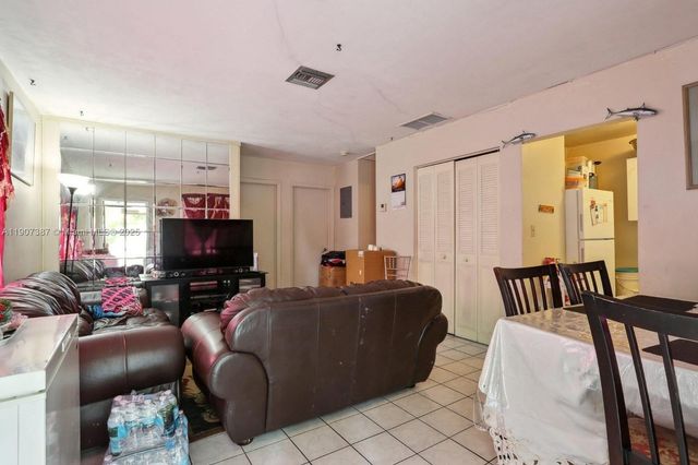 231 SW 8th Ct, Pompano Beach, FL 33060