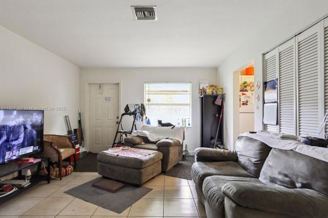 231 SW 8th Ct, Pompano Beach, FL 33060