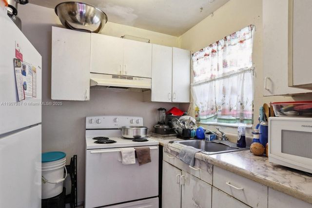 231 SW 8th Ct, Pompano Beach, FL 33060