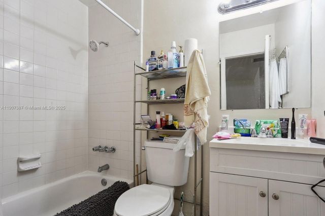 231 SW 8th Ct, Pompano Beach, FL 33060