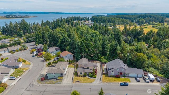 2140 SW Vista Park Drive, Oak Harbor, WA 98277