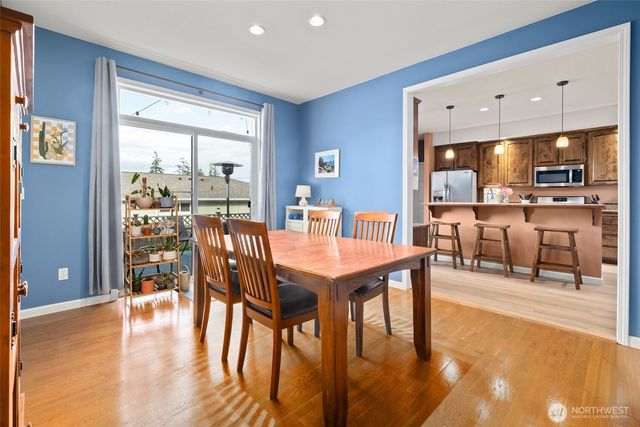 2140 SW Vista Park Drive, Oak Harbor, WA 98277