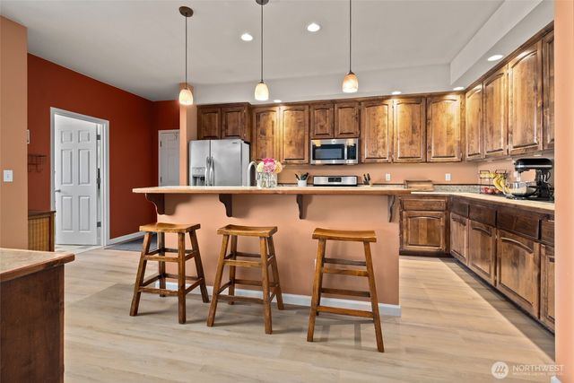 2140 SW Vista Park Drive, Oak Harbor, WA 98277