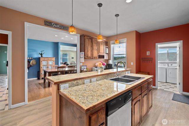 2140 SW Vista Park Drive, Oak Harbor, WA 98277