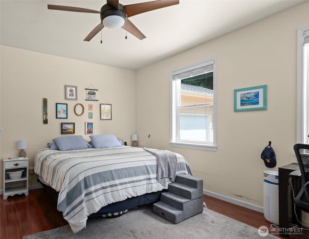 2140 SW Vista Park Drive, Oak Harbor, WA 98277