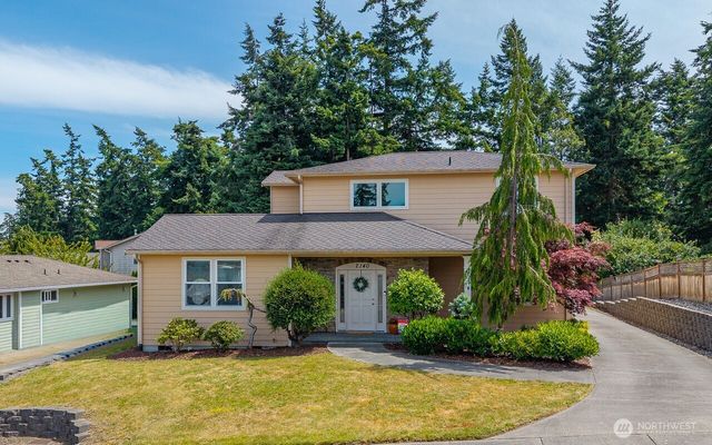 2140 SW Vista Park Drive, Oak Harbor, WA 98277