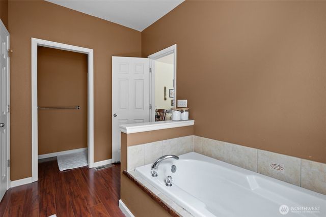 2140 SW Vista Park Drive, Oak Harbor, WA 98277