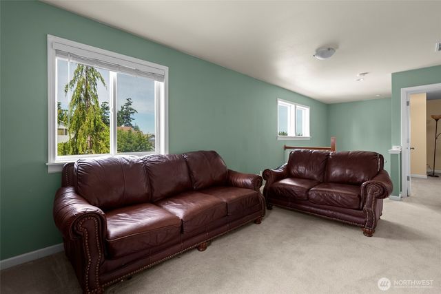 2140 SW Vista Park Drive, Oak Harbor, WA 98277