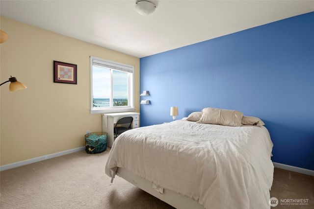 2140 SW Vista Park Drive, Oak Harbor, WA 98277