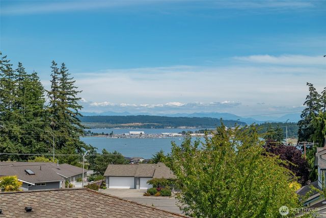 2140 SW Vista Park Drive, Oak Harbor, WA 98277