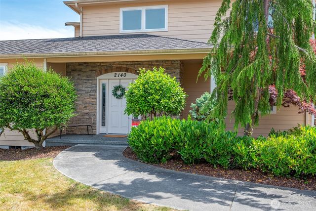 2140 SW Vista Park Drive, Oak Harbor, WA 98277