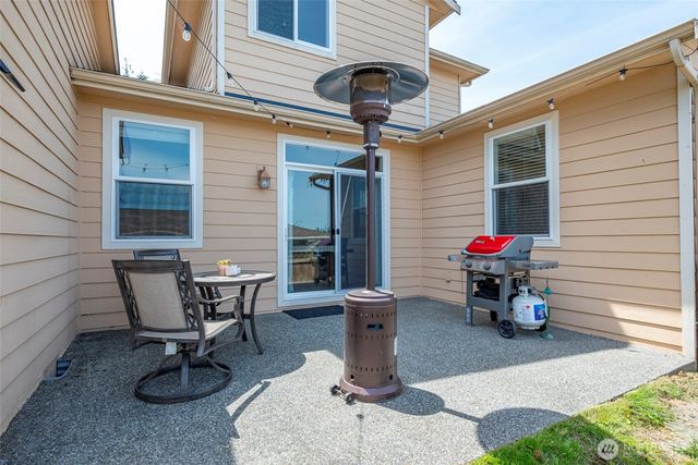 2140 SW Vista Park Drive, Oak Harbor, WA 98277