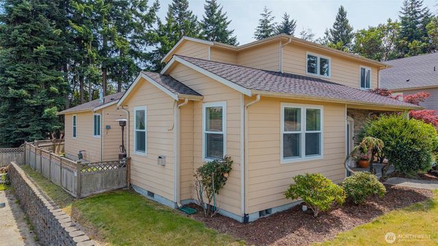2140 SW Vista Park Drive, Oak Harbor, WA 98277