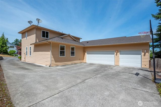 2140 SW Vista Park Drive, Oak Harbor, WA 98277