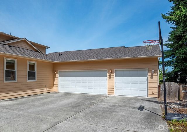 2140 SW Vista Park Drive, Oak Harbor, WA 98277